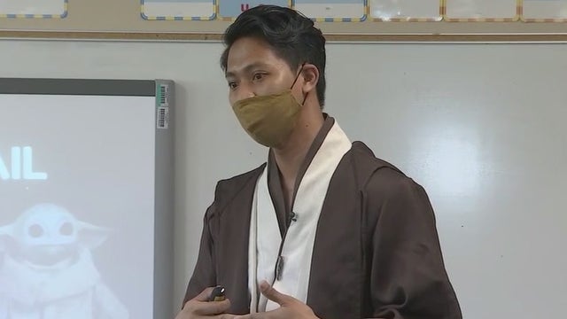 Phoenix science teacher takes unique approach to teaching with music