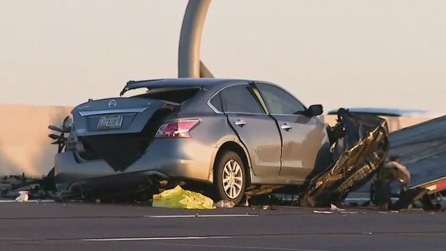 3 dead in wrong-way crash on Loop 101 at Camelback Road in Glendale