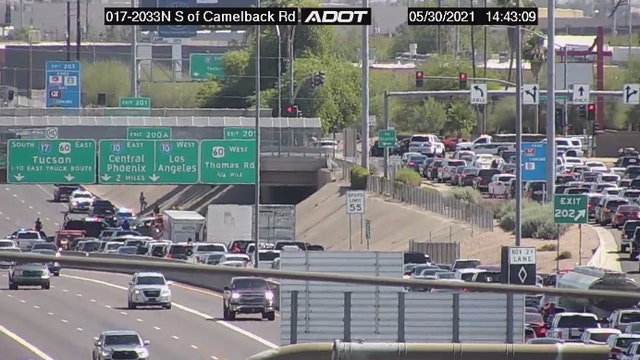 Phoenix FD: 2 people hurt following 5-car crash on Interstate 17