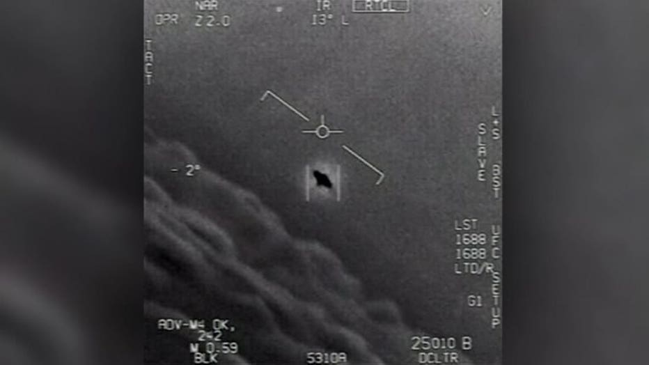 3c8e5068-v-navy-releases-ufo-videos-4a_wtvt3489_711.mxf_.00_00_00_00.still001.jpg