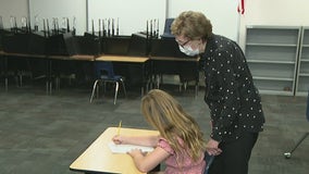 At 91 years old, Scottsdale teacher still teaching students cursive