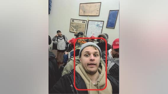 Chicago cop charged with storming U.S. Capitol