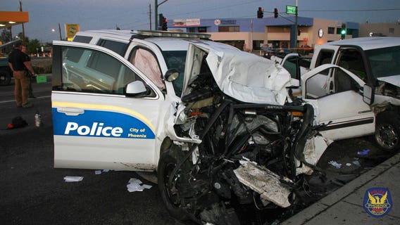 4 seriously injured, including 2 police officers, in North Phoenix crash