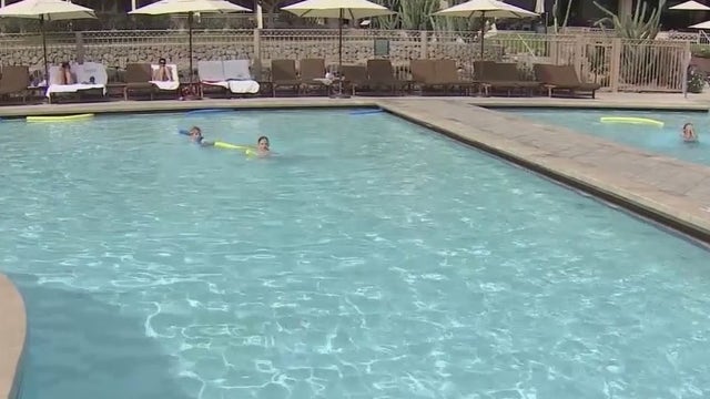 Despite high Arizona heat, tourists continue to flock to the Valley
