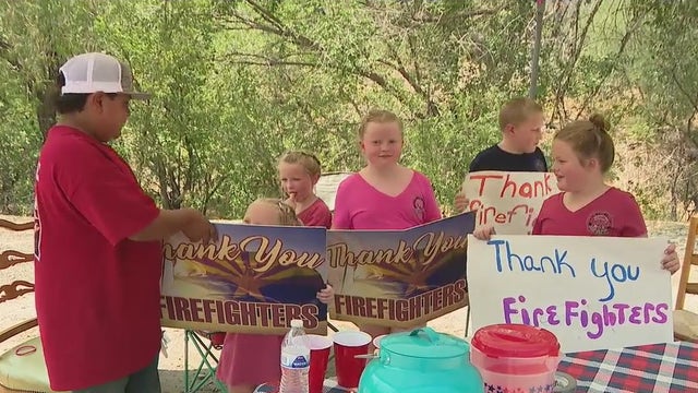 Residents showing thanks to firefighters battling the Telegraph Fire