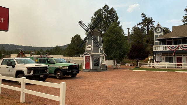 Strawberry Inn owner opens up hotel to house crews battling Backbone Fire