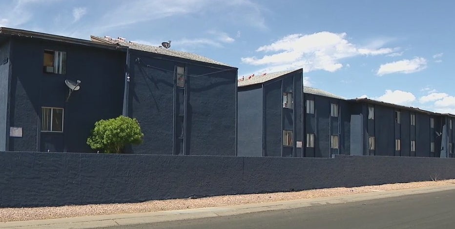 Residents at Glendale apartment complex without AC