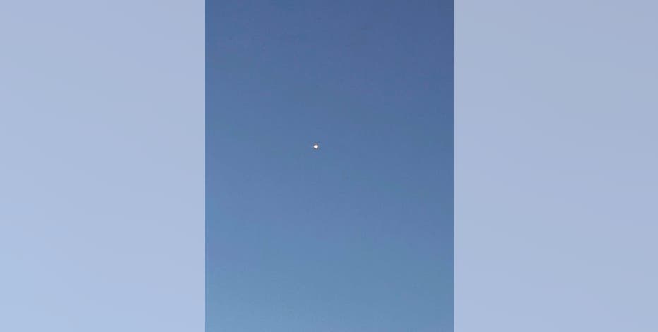 A Ufo Or A Weather Balloon Arizonans Report Seeing A Bright Object In The Sky
