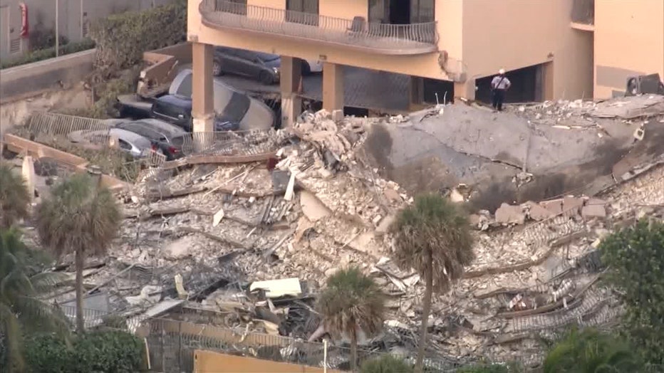 MIAMI-BEACH-BUILDING-COLLAPSE-513AM-WTVTME001_4.mpg_.07_30_02_19.Still002.jpg
