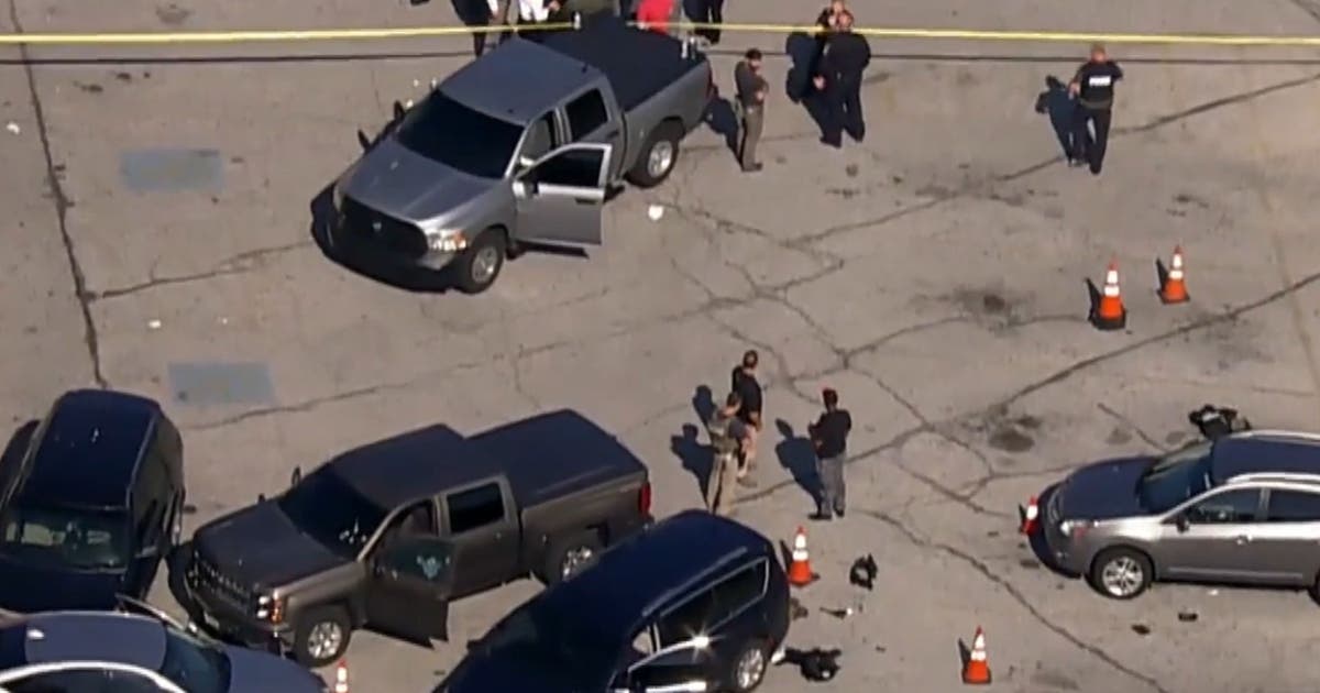 2 Baltimore police officers shot outside shopping center; suspect dead ...