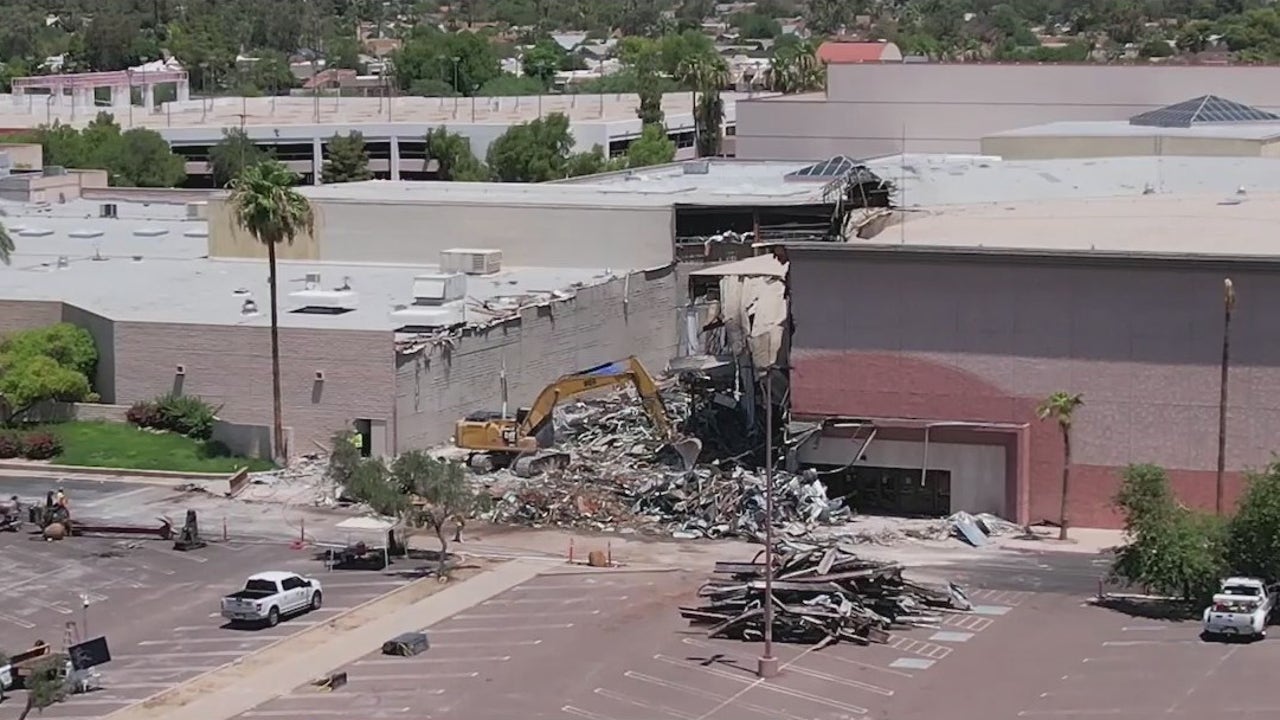 Demolition work at Paradise Valley Mall begins