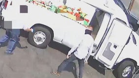 Phoenix Police look for armed suspect who allegedly robbed man delivering produce