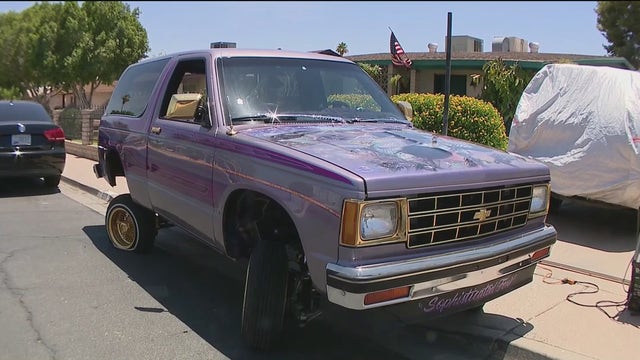 Suns-mobile: Phoenix Suns fan has painted lowrider from 1993 playoffs