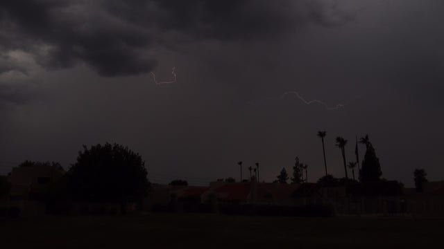 Parts of Arizona experience thunderstorms, high winds, flood and dust warnings