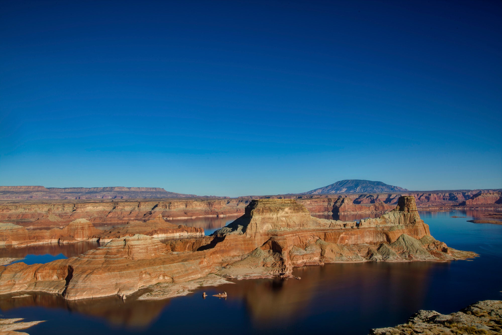 Child dies after falling from boat, struck by vessel at Lake Powell