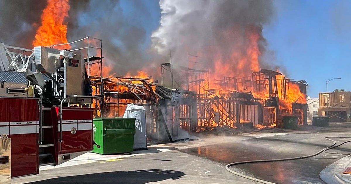 Homes under construction in North Phoenix go up in flames | FOX 10 Phoenix