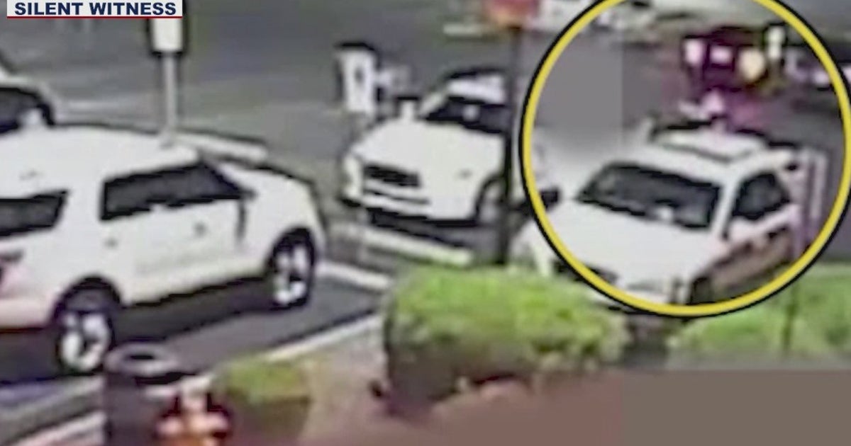 Police look for man accused of robbing woman at gunpoint in North ...