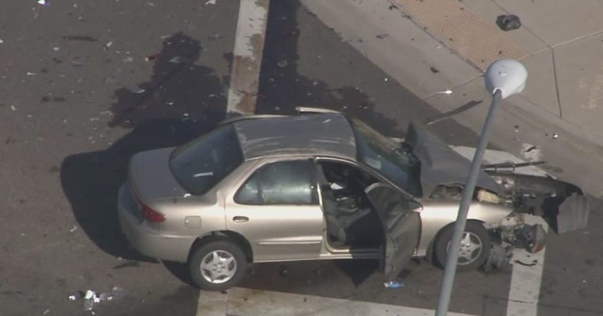 Mother, child seriously injured in crash at Glendale intersection | FOX ...
