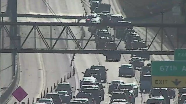 Authorities: 1 dead after driving off Loop-101 in Glendale, hitting sign