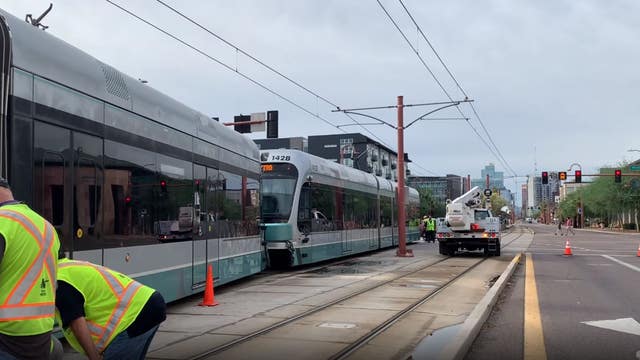 Valley Metro light rail cleared of major delays after train derails in Downtown Phoenix