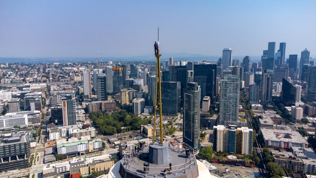 Video shows dizzying installation of new Panocam atop Space Needle's spire