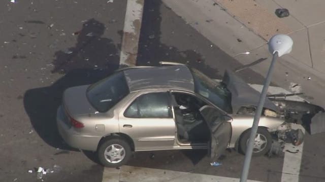 Mother, child seriously injured in crash at Glendale intersection
