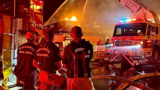 4 employees, 1 customer safe after fire breaks out at north Phoenix Carl's Jr.-Green Burrito restaurant
