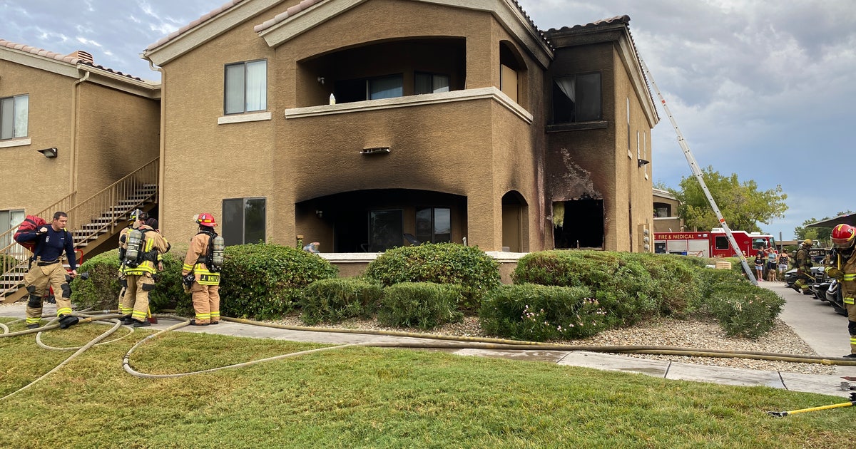 5 people displaced, dog rescued after fire burns West Phoenix apartment ...