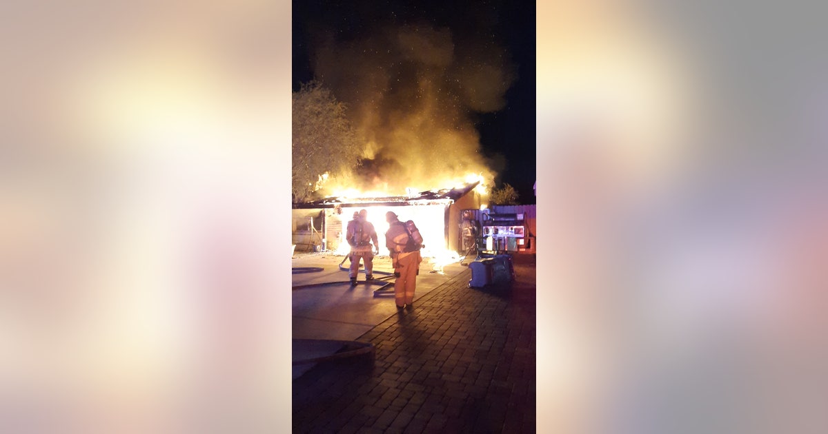 Neighbors save elderly man from west Phoenix house fire | FOX 10 Phoenix
