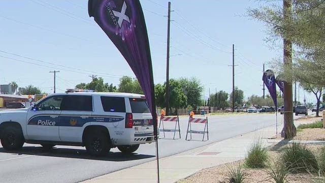 Woman critically injured in 2-car crash near Phoenix intersection