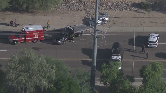 3 teens injured in multi-car crash at north Phoenix intersection