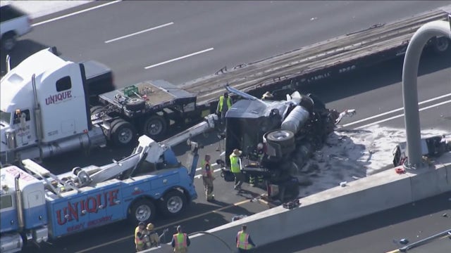 Crash involving multiple vehicles blocked lanes in both directions on I-17