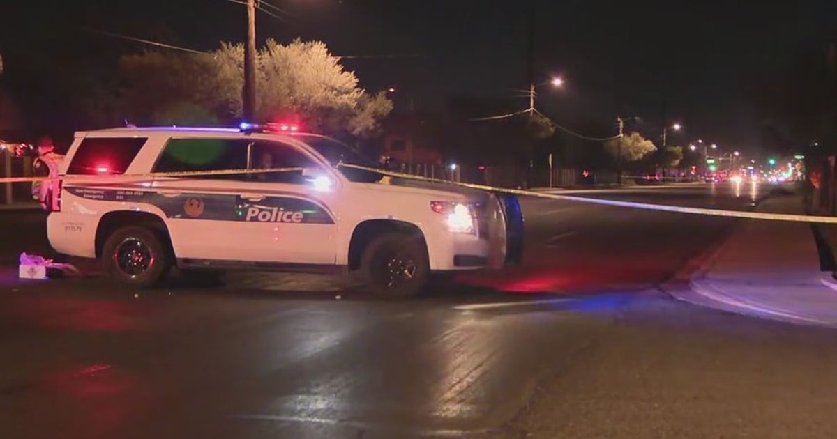 PD: 2 dead after motorcycle crashes into car in Phoenix | FOX 10 Phoenix