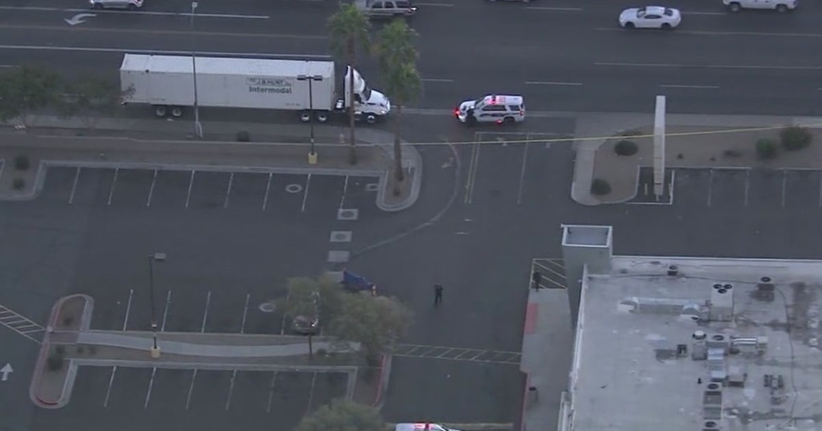 Phoenix man hit, killed while lying in roadway, police say | FOX 10 Phoenix