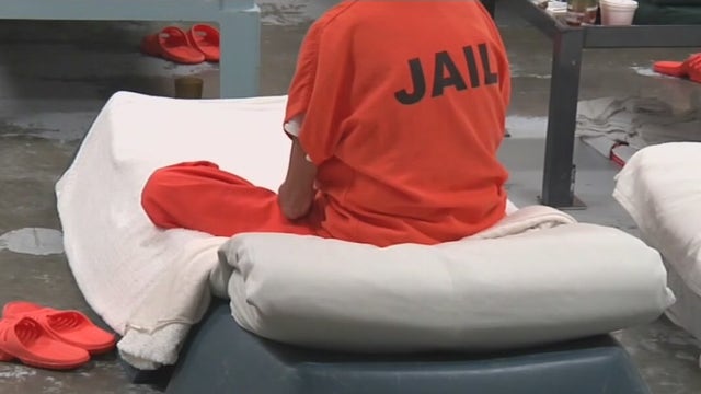 Inmates in California prisons making 8 cents an hour, senator calling it ‘Modern Day Slavery’