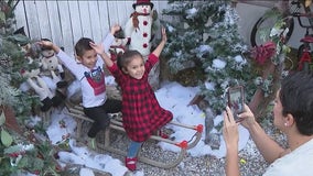 Need holiday cards? Chandler woman transforms yard into festive photo space