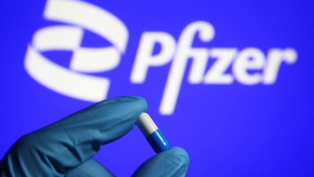 Pfizer signs deal to let other companies make its COVID-19 pill