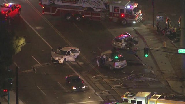 1 dead, 4 others injured in Phoenix multi-car crash caused by red light runner