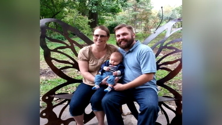 d630d572-ff47d380-V-FW MOM BABY DEAD SEARCH W_1482373648193.jpg