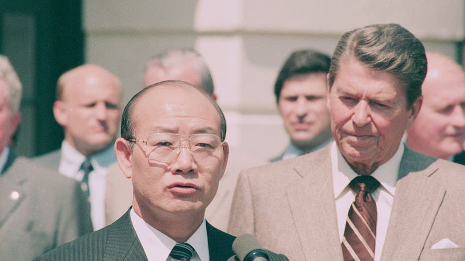 Ronald Reagan with Chun Doo Hwan