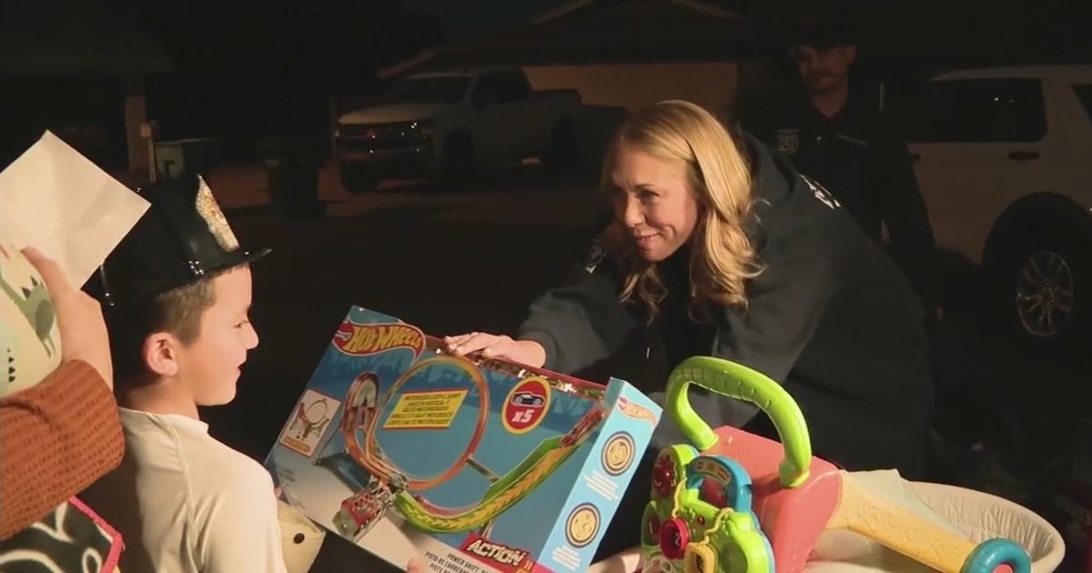 Glendale firefighters help family celebrate Christmas after losing ...
