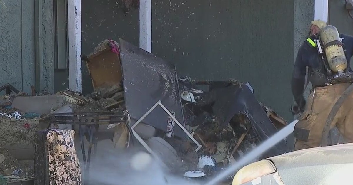 Phoenix apartment fire displaces nearly a dozen residents, including ...