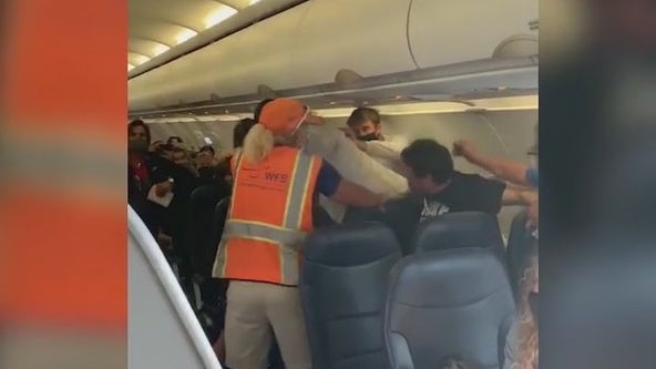 TSA, flight attendants prepared with self-defense training for unruly passengers during holiday travel