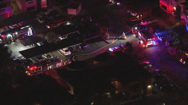 5 hospitalized, including Surprise Police officers, following apartment fire