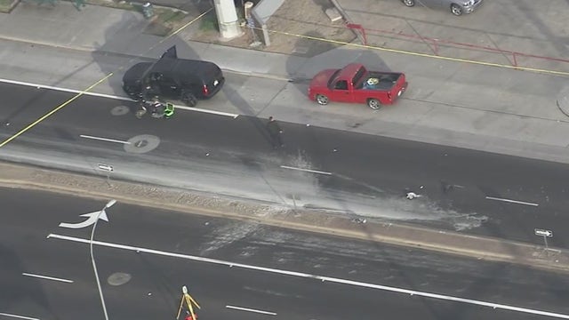Major Glendale intersection closed after car hits pedestrian