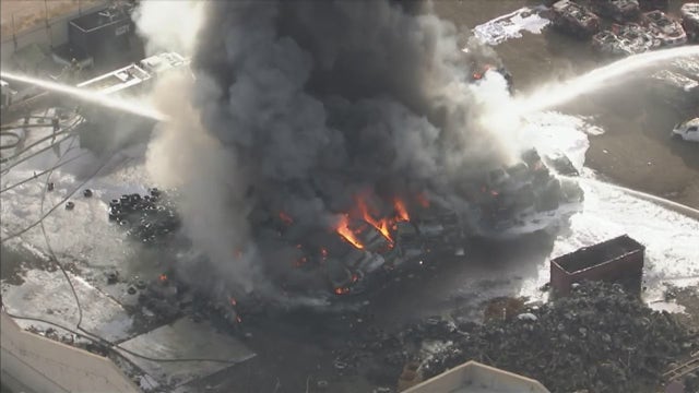 Phoenix fire sends plume of smoke into the sky
