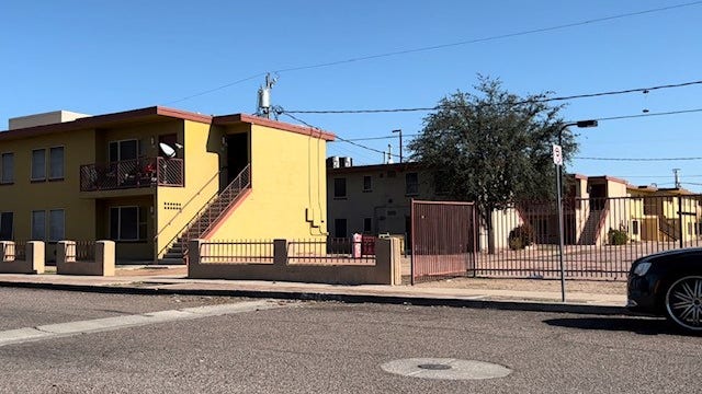 Man shot, killed in Phoenix parking lot: police