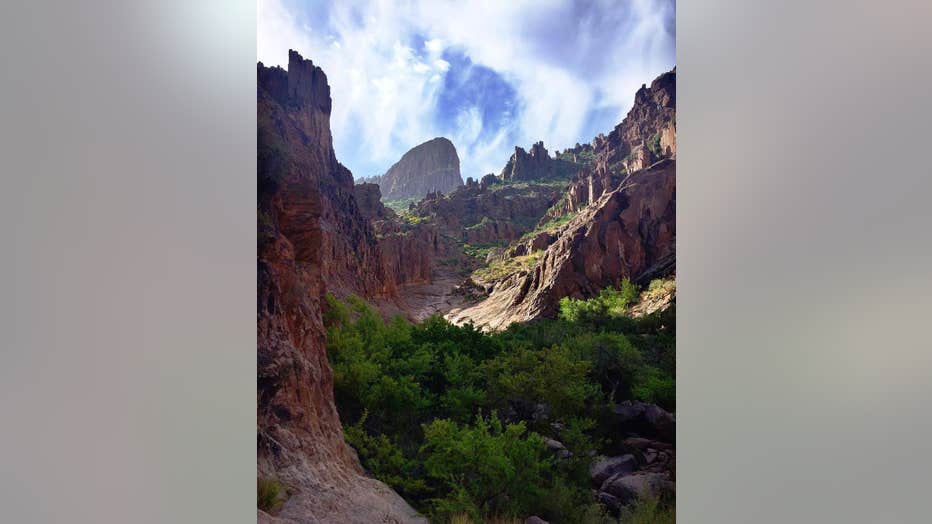Siphon Draw Trail to Flatiron Summit in the Superstitions