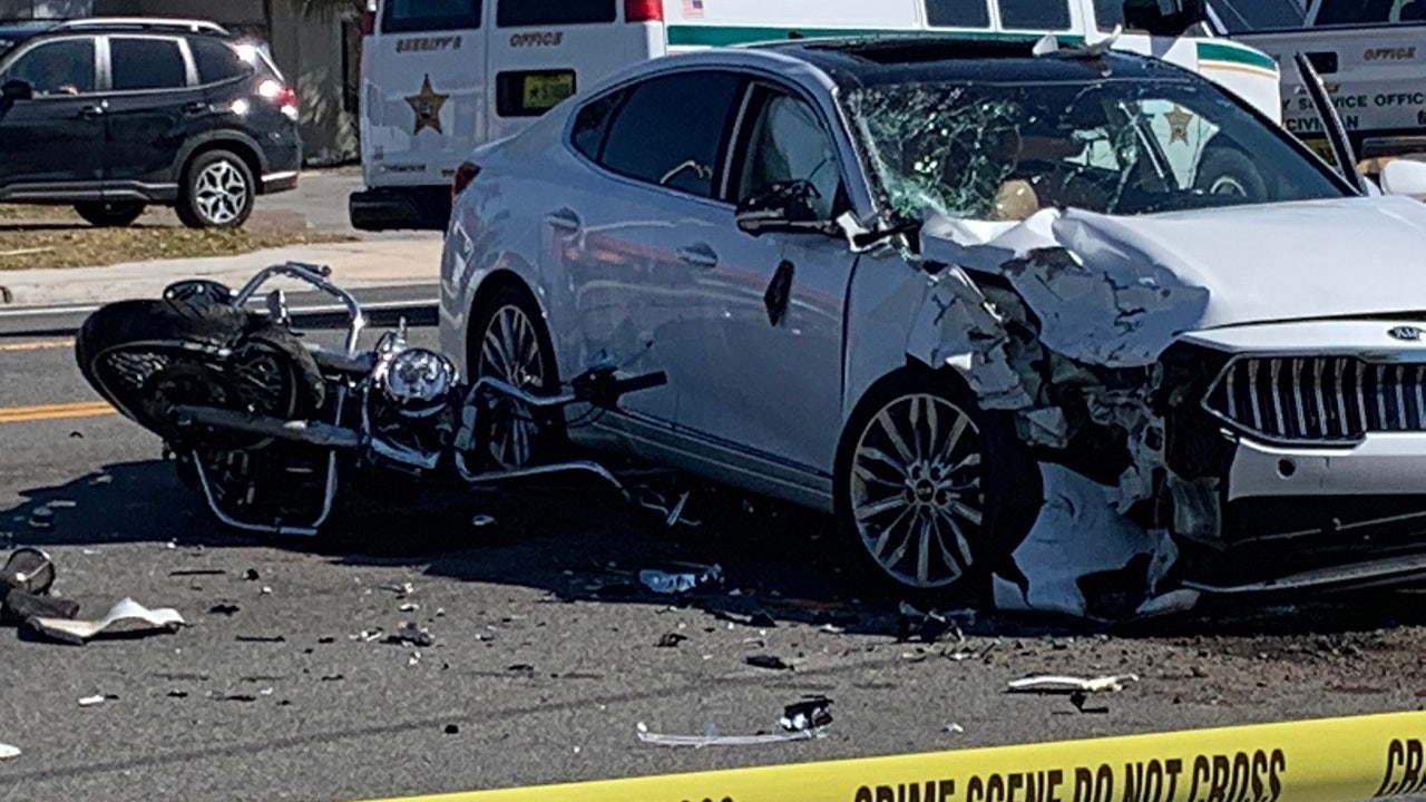 Motorcycle crash kills man injures child passenger in Bradenton