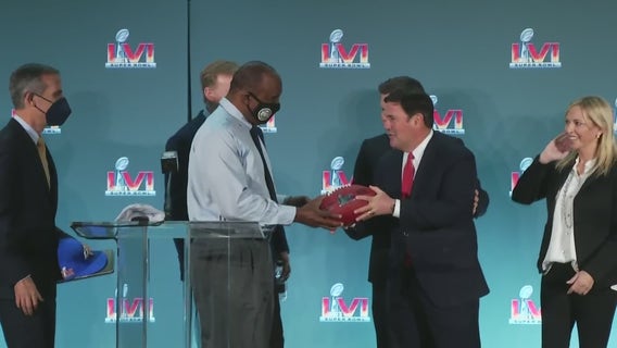 Torch passes off to Arizona for Super Bowl LVII at State Farm Stadium next year